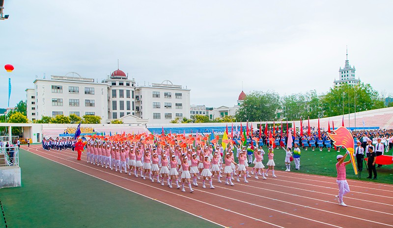 聯(lián)橋集團(tuán)在高區(qū)運(yùn)動(dòng)會(huì)精彩綻放  勇奪團(tuán)體亞軍(圖8) 聯(lián)橋集團(tuán)在高區(qū)運(yùn)動(dòng)會(huì)精彩綻放  勇奪團(tuán)體亞軍(圖8)