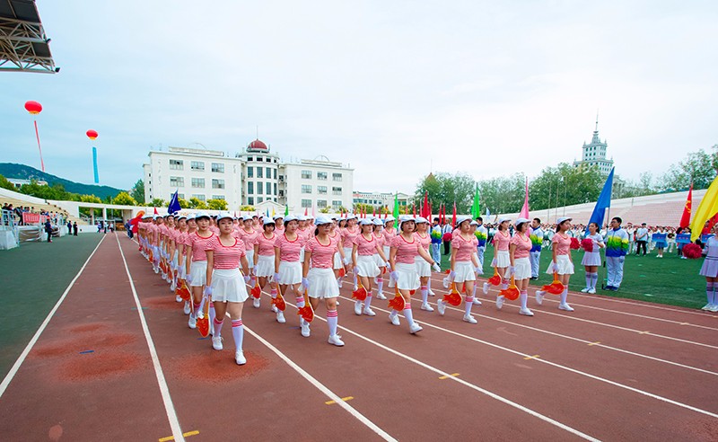 聯(lián)橋集團(tuán)在高區(qū)運(yùn)動(dòng)會(huì)精彩綻放  勇奪團(tuán)體亞軍(圖9) 聯(lián)橋集團(tuán)在高區(qū)運(yùn)動(dòng)會(huì)精彩綻放  勇奪團(tuán)體亞軍(圖9)