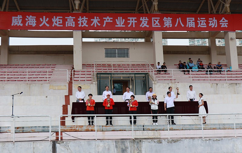42546+5.jpg 聯(lián)橋集團(tuán)在高區(qū)運(yùn)動(dòng)會(huì)精彩綻放  勇奪團(tuán)體亞軍(圖10)