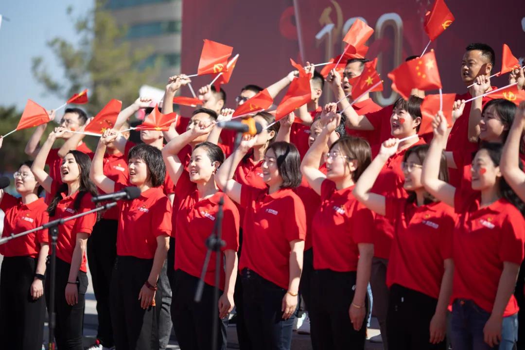 聯(lián)橋集團黨委舉辦“光耀先鋒·致敬力量”慶祝建黨100周年活動(圖5) 聯(lián)橋集團黨委舉辦“光耀先鋒·致敬力量”慶祝建黨100周年活動(圖5)